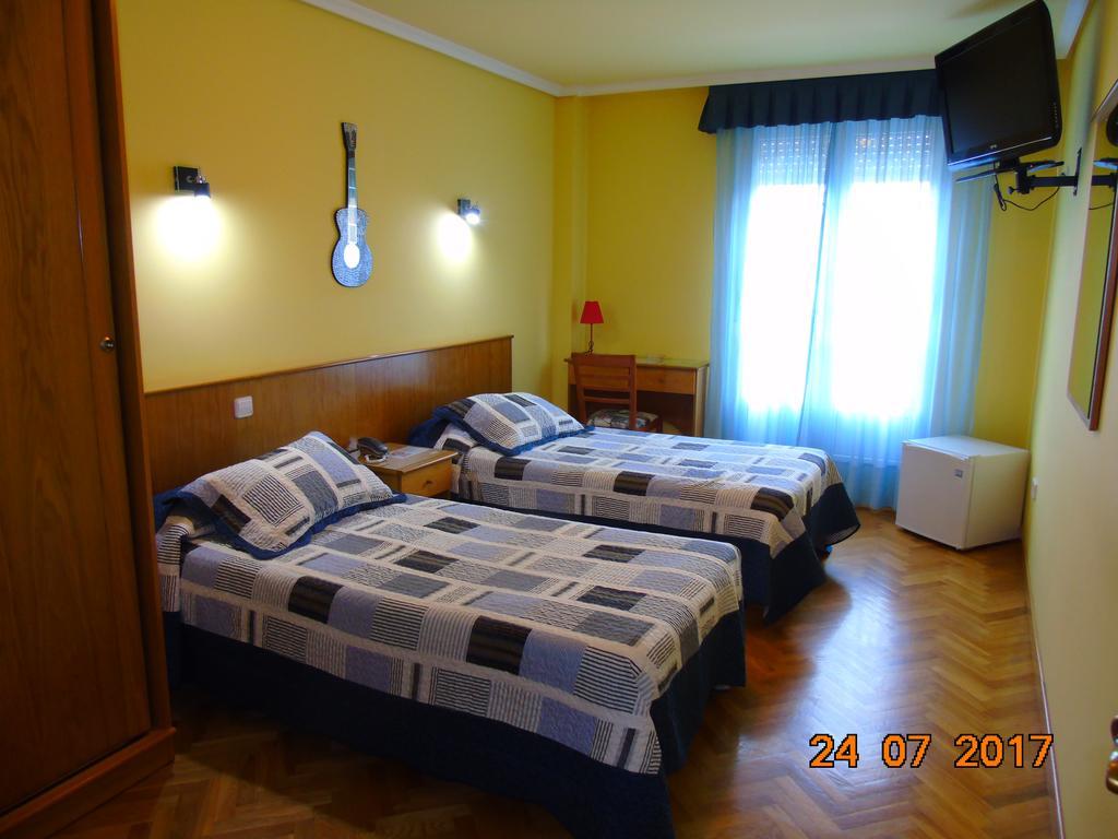 Hotel San Juan Revilla De Camargo Habitación foto